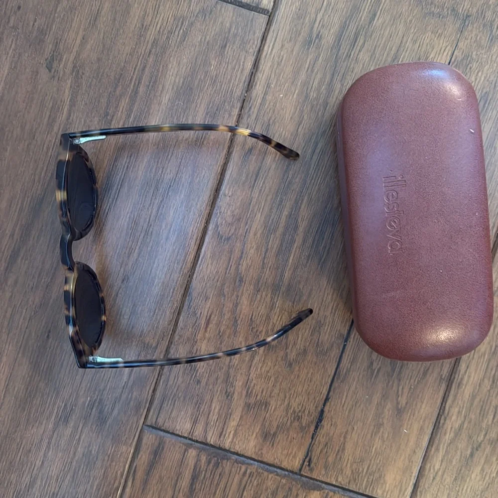 Illesteva Leonard Sunglasses Tortoise Blue Mirror - Picture 7 of 13